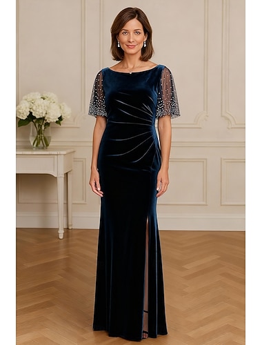  Tuubi Kokopitkä Polven yli Velvet mekko Vintage mekko Lyhythihainen Tiukka pyöreä kaula-aukko Tyylikäs Vintage Muodollinen Häävieras Sametti Morsiammen äidin asu kanssa Röyhelöt Solid Color