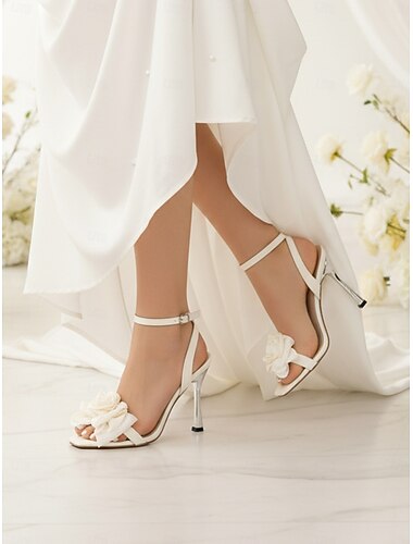  Ivoren dameshakken met bloemenprint en enkelbandje – elegante bruidsschoenen met open neus voor tuin- en buitenbruiloften.