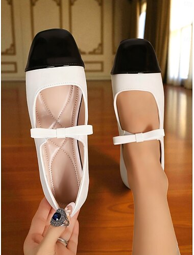  أحذية باليه نسائية باللونين الأبيض والأسود مع مقدمة مربعة وتفاصيل فيونكة، بتصميم أنيق وأنيق، مثالية للنزهات غير الرسمية وملابس المكتب وحفلات الشاي