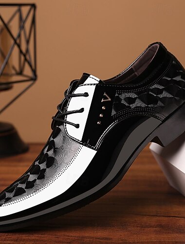  Мужские черно-белые лакированные туфли-оксфорды с геометрическим рисунком — классические туфли для торжественных случаев и свадеб.