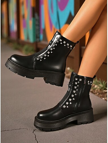  حذاء نسائي أسود مرصع بالمسامير - حذاء سميك بكعب سميك مع تصميم هزاز وتفاصيل معدنية جريئة، مثالي للارتداء الكاجوال وأسلوب الشارع والإطلالات العصرية
