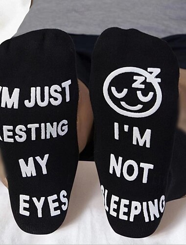  Jeg hviler bare øynene mine sokker morsomme nyhetsstrømper for menn og kvinner, koselige trykte gavesokker til jobb, kontor, hjem, bursdag, jul
