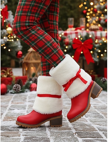 Botas rojas de invierno para mujer con tacón cuadrado: botas inspiradas en Papá Noel con ribete de piel sintética y detalle de lazo, ideales para fiestas navideñas y un look urbano.