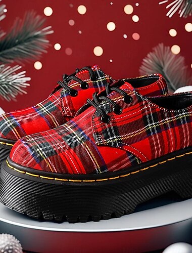  Rote Herren-Sneaker mit Karomuster – trendiges Design und bequeme Passform, perfekt für Ausflüge am Weihnachtstag und ungezwungene Treffen in der Weihnachtszeit.