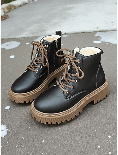  حذاء نسائي أسود بكعب سميك ورباط وحواف من الفرو الصناعي - عصري ودافئ ومريح، رائع للملابس الشتوية غير الرسمية والأنشطة الخارجية