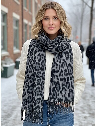  Eșarfă pentru femei cu imprimeu leopard – material moale și confortabil din poliester, disponibil în mai multe culori, perfectă atât pentru ținute casual, cât și de iarnă.