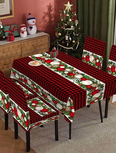  Ensemble nappe et housses de chaises de Noël pour une décoration festive de table. Nappe en tissu peau de pêche avec housses de chaises extensibles imprimées en soie de lait pour les fêtes.
