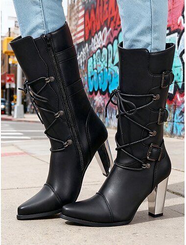  Damskor med vinröda punkiga snörstövlar, spännen och metalliska blockklackar – trendigt urbant mode för vardags-, gatu- och utekvällar