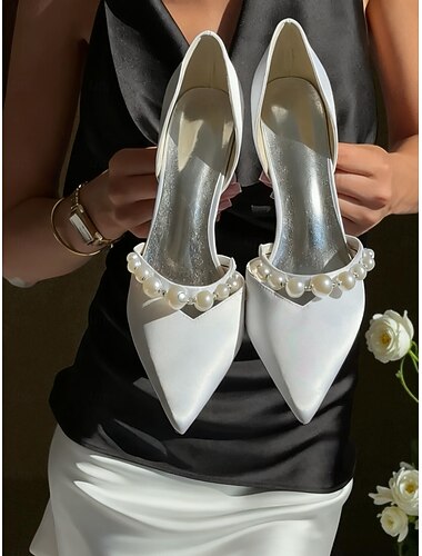  حذاء بكعب عريض بحزام من اللؤلؤ والساتان الأبيض للنساء - حذاء زفاف أنيق بمقدمة مدببة للعرائس والمناسبات الرسمية