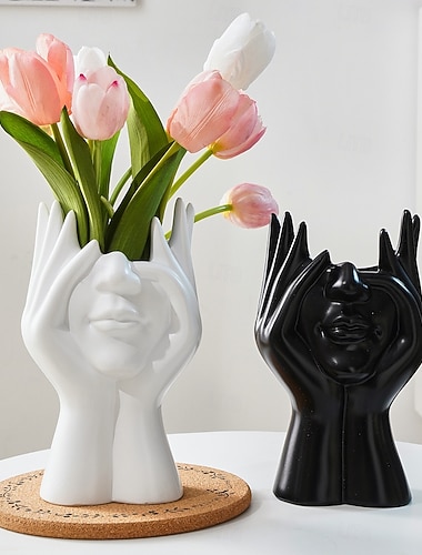  Vase simple en ABS, de forme humaine, au design moderne et épuré. Idéal comme cadeau, il convient à la décoration intérieure du salon, du bureau, de la salle à manger et autres pièces.