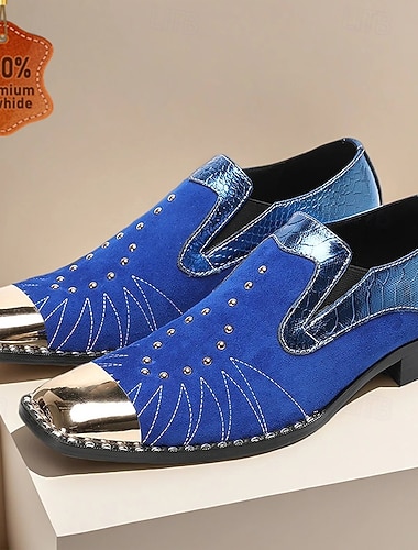  Sapatos masculinos slip-on em couro azul com detalhes metalizados e tachas - calçado moderno para usar à noite.