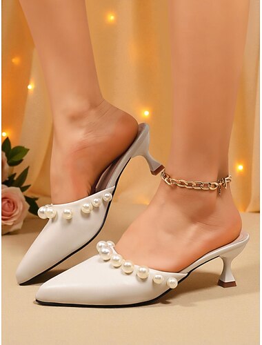  hvite perlepyntede mules med spiss tå til dame – elegante sko med kattungehæl til bryllupsfesten, stilige, pene slippers for moteriktige kvinner