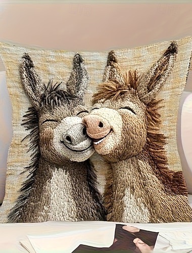  かわいいロバの枕カバー、2Dフラットプリント、愛らしい漫画のキスデザイン、柔らかいベージュの背景、ソファのホームアクセントの装飾用クッションケース