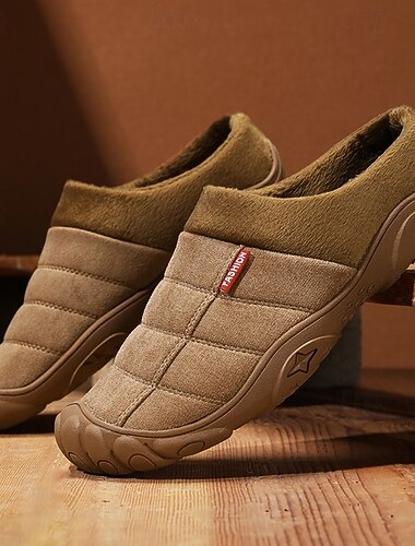  Zapatos marrones acolchados sin cordones para hombre con forro polar: calzado cálido y cómodo para el invierno y salidas informales.