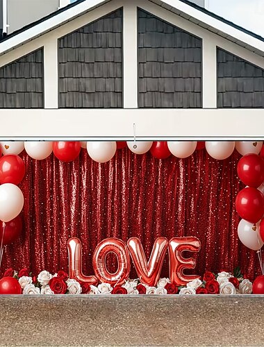  Garagentorabdeckung zum Valentinstag, Ballonhaufen mit rotem Paillettenvorhang, roten und weißen Rosen, roter „Love“-Ballon – die perfekte Festtagsdekoration für Zuhause oder Schaufenster.
