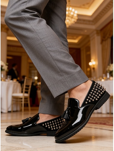 Svarte herreloafers i lakk – stilige slip-on-sko med nagledetaljer og trendy design, ideelle for kveldsturer, fester, motearrangementer og bryllup