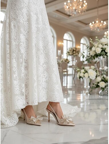  Escarpins de mariée élégants en satin avec nœud en cristal – chaussures de mariage à bride arrière pour les cérémonies classiques en salle de bal et les cérémonies intimes