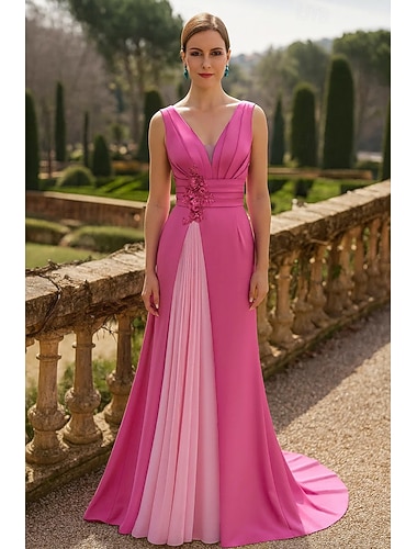  A-linje Sweep Børste train Kveldskjoler Formell kjole Elegant Brudens mor Semiformell / Cocktailfest Ermeløs V-hals Bryllup Formell Chiffon Sateng med Plissert Appliqué