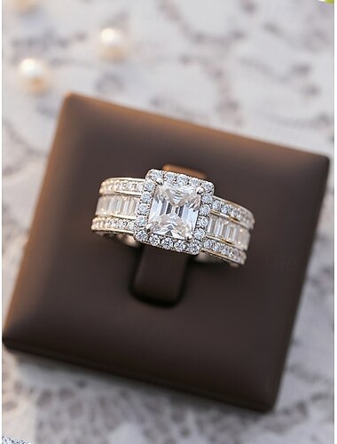  Verlovingsring voor dames met kubische zirkonia, koperen band met prinsesgeslepen zirkonia, luxe vintage bruidsstijl, voor bruiden, huwelijksceremonies en elegante avondbanketten.