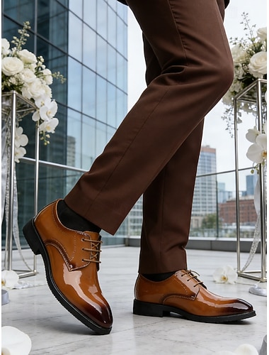  Chaussures habillées vernies marron brillant pour homme, élégantes et habillées pour les mariages, idéales pour le marié, ses témoins et les invités, confortables et stylées pour les cérémonies de mariage formelles.