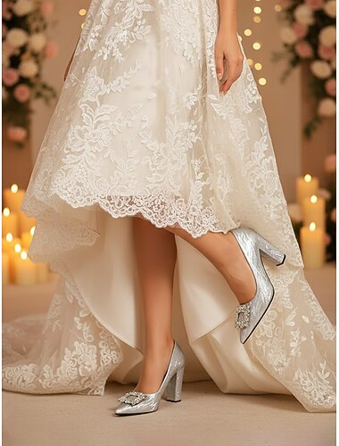  Sapatos de noiva prateados femininos - elegantes scarpins de salto bloco com detalhe de fivela de cristal, sapatos de casamento clássicos desenhados para noivas.