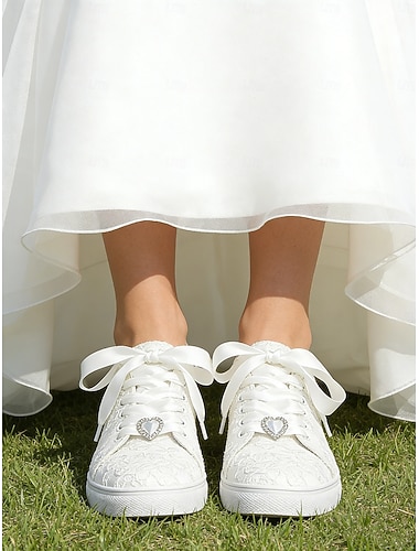  Svatební krajkové svatební tenisky – elegantní nízké tenisky v barvě slonové kosti s tkaničkami ze saténové stuhy a kamínkovým detailem pro nevěsty a zvláštní příležitosti