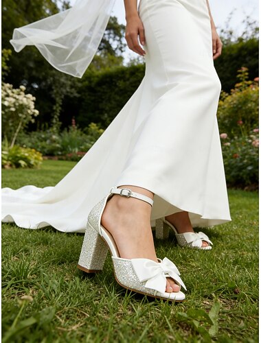  sandali da sposa da donna con tacco a blocco e glitter bianchi, cinturino alla caviglia e fiocco in raso – eleganti scarpe da sposa aperte per cerimonie in giardino ed eventi all'aperto