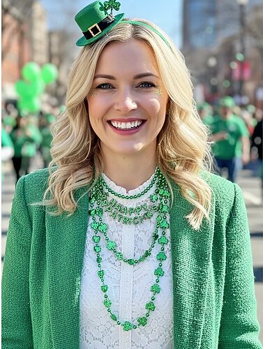  Conjunto de colares femininos de várias peças para o Dia de São Patrício, colares em camadas com contas de trevo verde, pacote combinado de plástico com vários estilos, acessórios festivos para festas irlandesas.