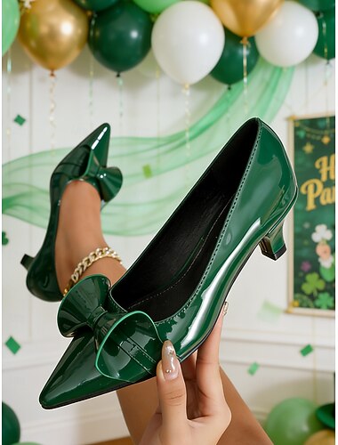  أحذية نسائية خضراء لامعة من الجلد الصناعي بكعب عالٍ مفتوح من الخلف مع فيونكة - أحذية أنيقة ومريحة بكعب عالٍ رفيع مناسبة لاحتفالات عيد القديس باتريك والحفلات والمناسبات الاحتفالية.