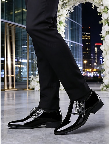  Luksuriøse herresko i lakk i kunstskinn – svart og hvitt, elegant formelt design, ideelle for kveldsarrangementer og bryllup