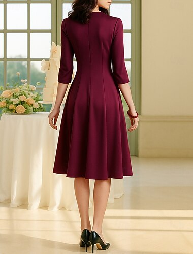  A-Linje Knelengde Ballkjole Festkjole Cocktailkjole Mor-til-bruden Kjole 3/4 Lengde Erme Rund Hals Elegant Vintage Fest med Broderi