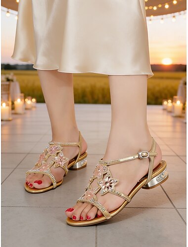  Elegante damessandalen met lage hak en bloemenprint, comfortabele schoenen met enkelbandje voor de moeder van de bruid in rustieke stijl. &bruiloften op het platteland in de buitenlucht