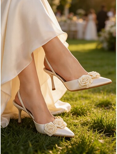  Elfenbensfärgade blommiga slingbackklackar för kvinnor – eleganta satinpumps med rosenapplikation, perfekta för brudar vid trädgårdsbröllop, utomhusbröllop &formella ceremonier
