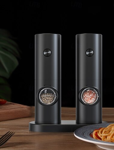  elektrisk salt- og pepperkvern batteridrevet for enkelhets skyld (batterier ikke inkludert) topakning med base praktisk hvitt LED-lys justerbar grovhet betjening med én knapp stilig svart