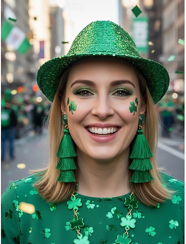  Brincos femininos verdes com franjas – brincos de pino em espiral estilosos com franjas em várias camadas, perfeitos para o Dia de São Patrício e celebrações festivas.