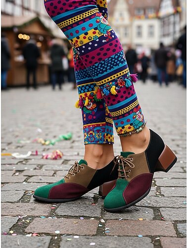  Flerfargede oxfordsko med blokkhæl til dame – retro pumps med snøring i fargeblokker for karnevalskostymer, klovner og funky hverdagsklær