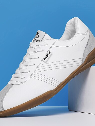  Baskets blanches classiques pour homme avec détails en daim, style rétro, chaussures de marche confortables pour les sorties décontractées.