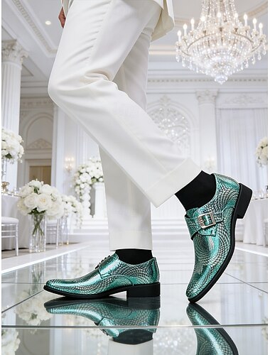  Chaussures à double boucle pour homme en cuir verni vert imprimé serpent avec détail de boucle - chaussures habillées élégantes pour les événements et mariages chics.