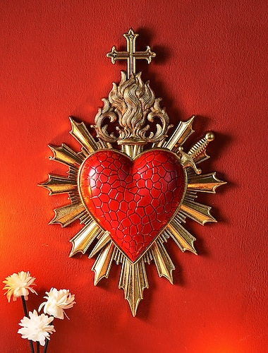  Decorazione da parete con cuore sacro e freccia infuocata, ornamento religioso in resina fatto a mano, decorazione da parete in stile europeo per casa e hotel &oggetti di scena per la fotografia