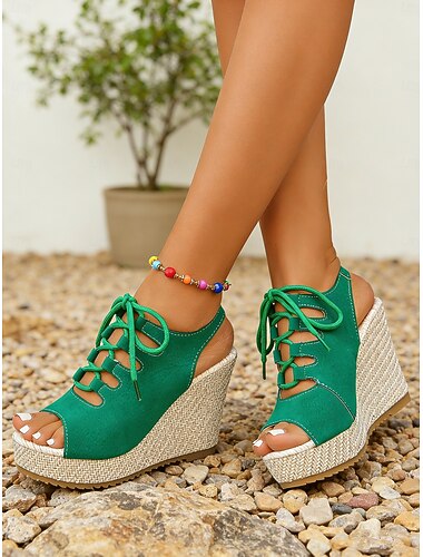  صندل نسائي أخضر برباط وكعب إسفين مع نعل سميك ملون بنمط بوهيمي - حذاء صيفي مريح مفتوح من الأمام مناسب للنزهات غير الرسمية والإجازات والمهرجانات وملابس الشاطئ