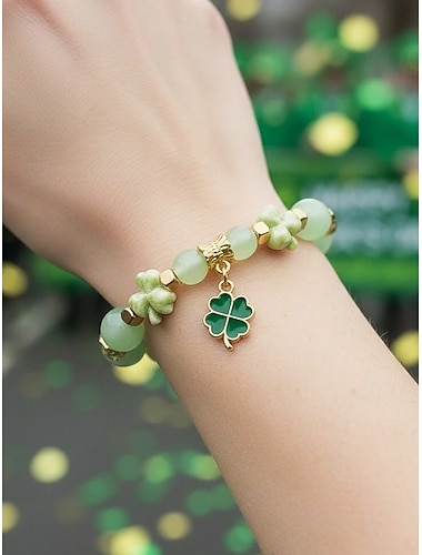  Pulseira feminina com pingente de trevo verde para o Dia de São Patrício, design com várias contas, feita de liga metálica e cristais sintéticos, joia festiva irlandesa para mulheres.