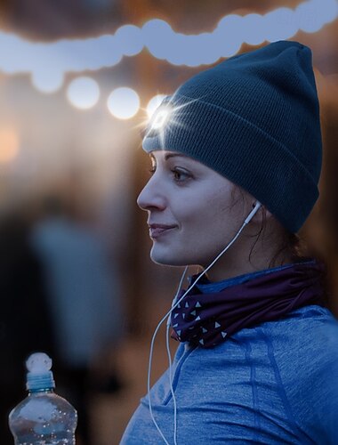 Chapeau tricoté musical Bluetooth sans fil nouveau extérieur Chapeau lumineux LED Chapeau sans fil Bluetooth LED avec écouteurs de musique intégrés USB rechargeable 1.5-3W Alimentation Batterie