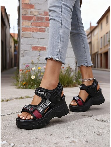  صندل رياضي نسائي أسود مرصع بأحجار الراين، ذو نعل سميك - تصميم جريء بحزام قابل للتعديل بواسطة شريط لاصق، مثالي للمشي والتنزه والارتداء اليومي