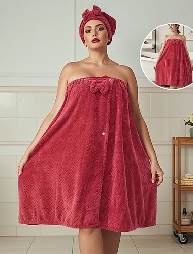  Set aus geblümtem, trägerlosem Kleid und Badehaube für Damen, weichem und saugfähigem Badetuch, Sommerbademantel und Haartrockenhaube – gemütliche Basics für zu Hause zum Abtrocknen und Entspannen.