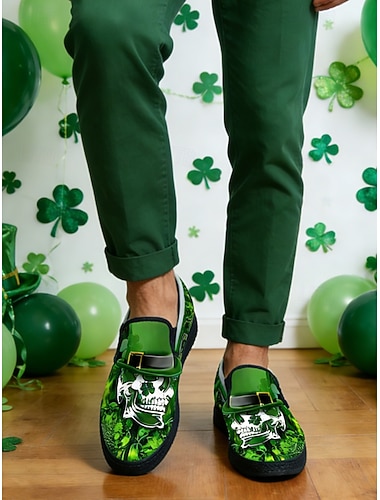  Grüne Herren-Slipper mit Blumenmuster – einzigartiges Totenkopf- und Kleeblatt-Design, bequemes und stylisches Schuhwerk für den St. Patrick's Day und legere Feierlichkeiten