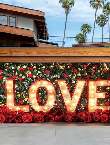  Garagentorabdeckung zum Valentinstag, 2D-Flachdruck „Happy Valentine's Day“, funkelndes „Love“ in Lichtern mit üppigem Rosenrand, perfekt für die Feiertagsdekoration, verschönern Sie Ihr