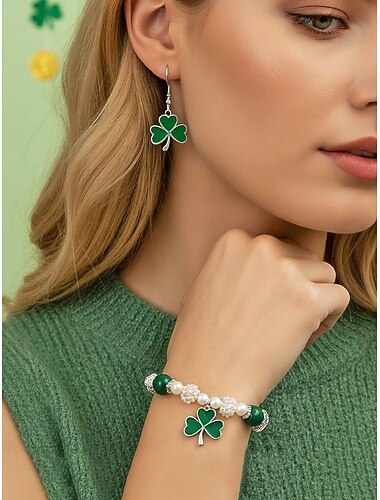  طقم أساور وأقراط نسائية من سبيكة معدنية وأكريليك على شكل نبتة البرسيم، خرز أخضر وأبيض، مثالي ليوم القديس باتريك وللارتداء اليومي
