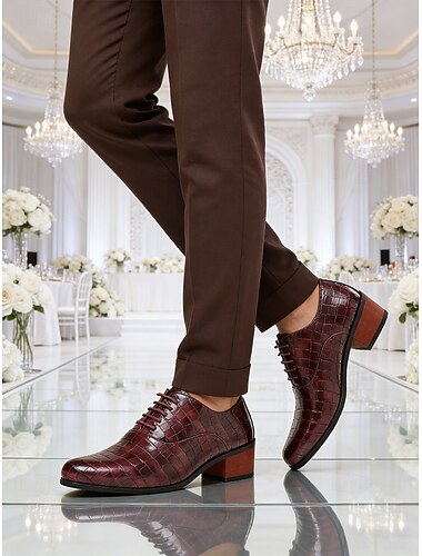  Bordeauxrode herenschoenen van imitatieleer met krokodillenprint – elegante formele schoenen voor bruiloften, bruidsjonkers en speciale gelegenheden.