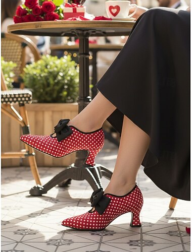  Női, 1950-es évekbeli, piros pöttyös, fekete szatén masnival díszített, vintage stílusú, edward korabeli stílus, tökéletes retró partikra, mindennapi viseletre és különleges alkalmakra.