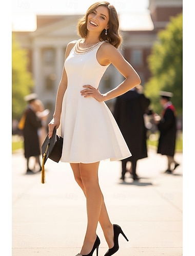  Linha A Curto Mini Vestidos de noiva Vestidos para Chá de Panela Vestido de Noiva Elegante Vestidos Brancos Justos Sem Manga Scoop pescoço Formal Graduação Crepe Esticado com Detalhes em Pérolas